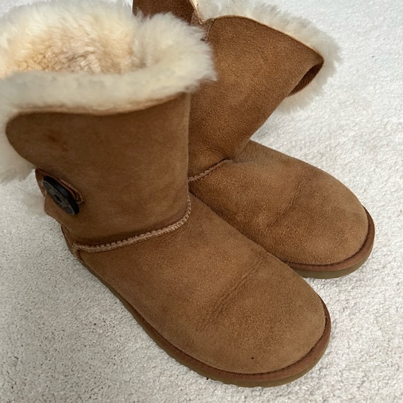 Gently worn uggs - Picture 4 of 4